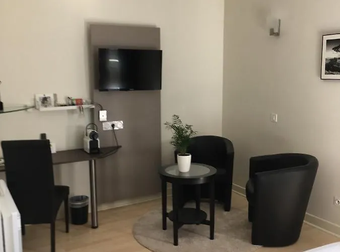 Hotel Logis Restaurant La Bastide 3*